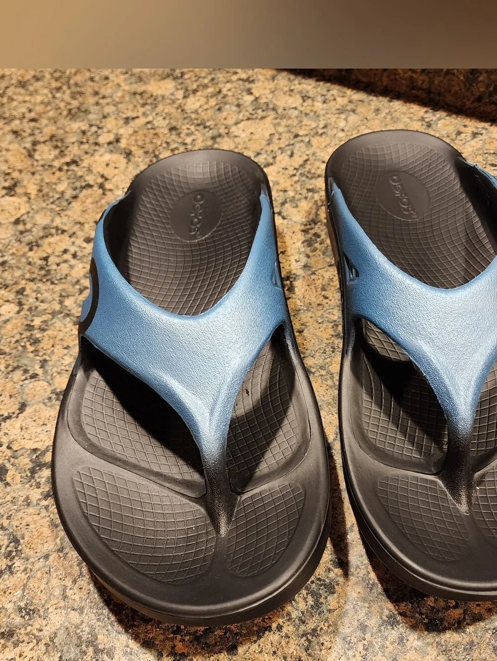 Oofos OOriginal Recovery Thong, Black/Ocean Blue NWOT